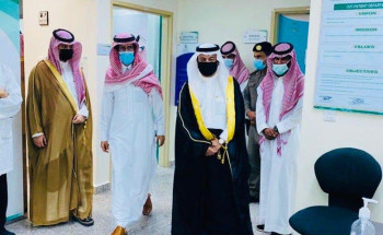 محافظ مدينة موقق يعايد منسوبي مستشفى موقق