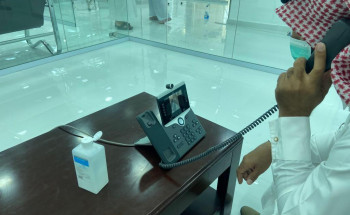 تخصصي الجوف يمكّن ذوي مصابي كورونا من زيارتهم عبر الاتصال المرئي