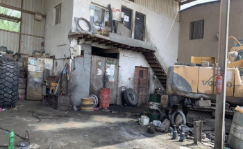 إغلاق 28 نشاطاً تجارياً مخالفاً داخل الواحة الزراعية بمحافظة الاحساء