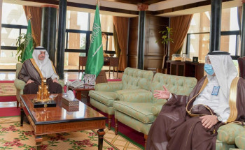 أمير منطقة تبوك يستقبل مدير التعليم بالمنطقة