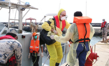 حرس الحدود يخلي بحاراً تركياً على متن سفينة في مياه البحر الأحمر