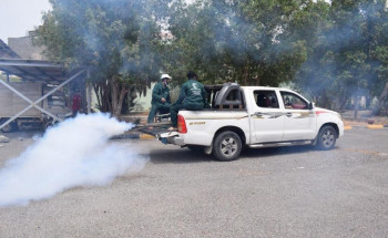 مركز الملك سلمان للإغاثة يدشن حملة الرش الضبابي لمكافحة حمى الضنك في مديرية البريقة بعدن