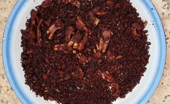 “الحم” أكلة شعبية تحتفظ بمكانتها بعيد الأضحى في وادي الدواسر 