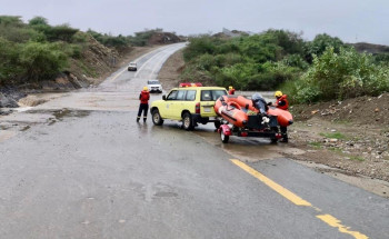 الدفاع المدني يباشر عددًا من الحالات الناتجة عن الحالة المطرية ويرفع درجة الجاهزية في بعض المناطق