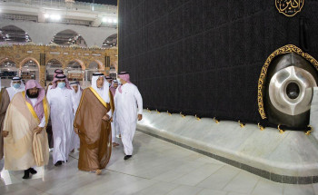 نيابة عن خادم الحرمين الشريفين .. سمو أمير منطقة مكة المكرمة يتشرف بغسل الكعبة المشرفة