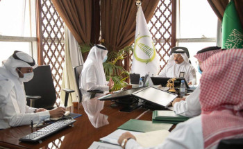 أمين الجوف يناقش مع رئيس الغرفة التجارية وعدد من المستثمرين الفرص الاستثمارية