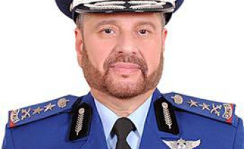 “رئيس هيئة الأركان العامة” يمر بنا هذا اليوم الغالي وقواتنا المسلحة تُسطر أروع صور التضحيات باستمرارها في الدفاع عن حدود بلادنا الغالية من كل الاتجاهات