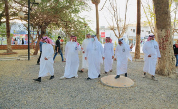 أمين تبوك يقف على سوق الجادة التاريخي بالمنطقة ويوجه بإنشاء بلدية في وسط البلد