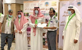 الامير فيصل بن سلطان بن ناصر يكرم اعضاء الفريق الكشفي بديوانية آل حسين المشاركين بمبادرات جائحة كورونا بوسام مبادرات كوفيد 19