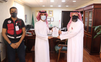 مدير الهلال الأحمر بالجوف يكرم الموظفين المميزين وأفضل مركز لشهر سبتمبر