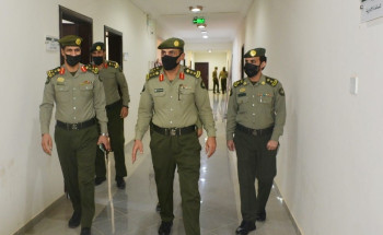 مدير جوازات القصيم يتفقد إدارة متابعة الوافدين