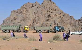 تواصل أعمال تحسين المشهد البصري للمواقع البرية ‏شمال ‏حائل