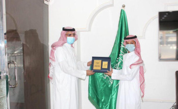 مدير تعليم تبوك يكرم الطالب “محمد الحويطي”