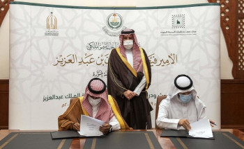 أمير المدينة المنورة يشهد مراسم توقيع مذكرة تعاون بين مركز بحوث ودراسات المدينة ودارة الملك عبدالعزيز