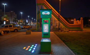 أمانة تبوك تشرع في تركيب الكراسي الذكية في الحدائق والأماكن العامة