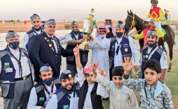 ميدان فروسية المجمعة يخصص “سباقة الخامس ١٤٤٢” على شرف رواد كشافة محافظة المجمعة تقديرا لجهودهم المجتمعية ومبادراتهم التطوعية