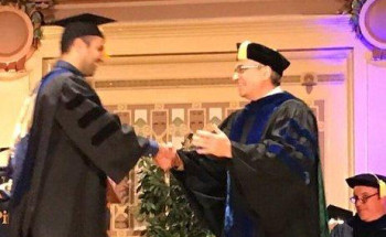 الدكتور محمد الرويلي أول سعودي يحصل على زمالة أمريكية في العلاج الطبيعي للعظام