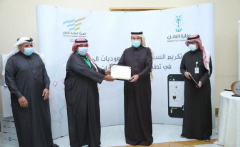 وزير النقل يكرم أبناء الوطن المتميزين في تطبيقات توجيه مركبات الأجرة