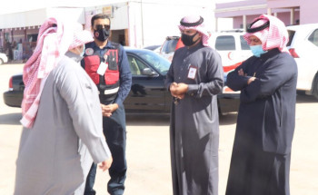 مدير الهلال الأحمر بالجوف يزور مركز خوعاء التابع لإمارة المنطقة