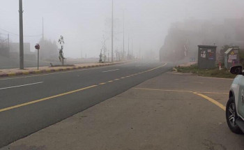 مرور الباحة يحذر قائدي المركبات من الضباب الكثيف