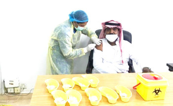 بلدية وادي الدواسر تٌنفذ حملة للتطعيم ضد فيروس كورونا لمنسوبيها 