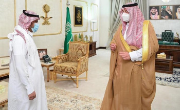  أمير الحدود الشمالية يستقبل مواطناً تبرع بكليته لطفله
