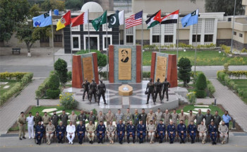 قائد قاعدة الملك عبدالعزیز الجویة بالقطاع الشرقي يزور مجموعة القوات الجوية الملكية السعودية المشاركة في مناورات التمرين الجوي المختلط (مركز التفوق الجوي 2021 ) بجمهورية باكستان الإسلامية