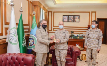 رئيس هيئة الأركان العامة يستقبل كبير مستشاري الدفاع البريطاني لمنطقة الشرق الأوسط وشمال إفريقيا