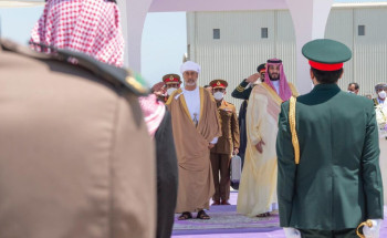 تلبية لدعوة من خادم الحرمين الشريفين.. سلطان عُمان يصل إلى نيوم في زيارة دولة للمملكة.. وسمو ولي العهد في مقدمة مستقبليه في مطار خليج نيوم