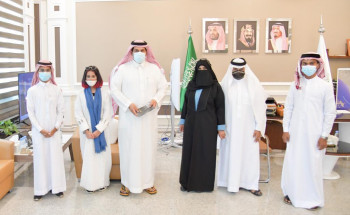 وكيل إمارة منطقة جازان يستقبل محاربة السرطان ويتسلم كتاب عن مراحل علاجه..