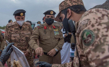 مدير الأمن العام يتفقد الجهات الأمنية المشاركة في تطبيق الخطط الأمنية في حج هذا العام