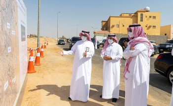 أمير الجوف يقف على مشروعات سفلتة في جنوب سكاكا بـ 5.8 ملايين ريال ويوجه بسرعة الإنجاز
