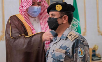 أمير الحدود الشمالية يقلد مساعد قائد حرس الحدود بالمنطقة رتبته الجديدة
