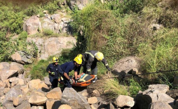 إنقاذ مواطن سقط في منطقة وعرة بـ”فيفاء”