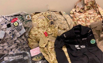ضبط 200 ألف قطعة من الأنواط والرتب والشعارات العسكرية المخالفة بالرياض