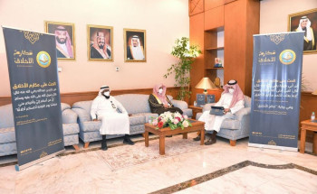 محافظ القطيف يطلع على فعالية حملة مكارم الأخلاق