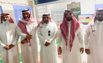 المهندس مبارك العريدي يزور جناح مكتب الزراعة  المشارك في مزاد الابل حفرالباطن