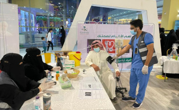 صحة حفر الباطن تقيم أركان توعوية “اعرف أرقامك “و”التطعيم ضد الإنفلونزا الموسمية” في المجمعات التجارية