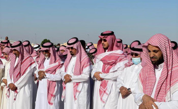 نائب أمير الشرقية يؤدي صلاة الميت على خالد بن حثلين
