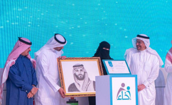 وزير الموارد البشرية يرعى حفل “إخاء” السنوي ويُكرّم المتفوقين