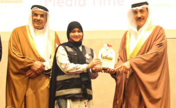 وزير العمل والتنمية الاجتماعية بالبحرين يكرم “مريان الصالح” قائدة فريق في التطوعي