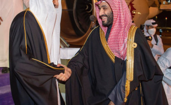ولي العهد في مقدمة مستقبليه.. وصول أمير قطر إلى الرياض
