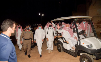 أمير منطقة جازان ونائبه يقفان على فعالية “مستكة” الشعبية وقلعة الدوسرية بوسط البلد