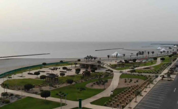 كورنيش شاطئ بيش.. الزوار يتوافدون عليه طوال العام