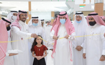 محافظ محايل يفتتح معرض عضو جسفت عسير “المشيخي”