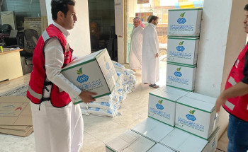 البر بفيفاء توزع السلال الغذائية الرمضانية على ١١٠٠ أسرة مستفيدة