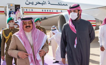 ملك البحرين يصل إلى الرياض.. وسمو ولي العهد في مقدمة مستقبليه