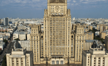 روسيا تطرد 15 دبلوماسيًّا هولنديًّا