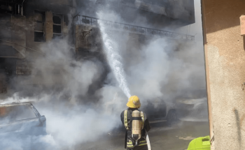 مدني ينبع يخمد حريقًا في مبنى سكني ويخلي 23 شخصًا