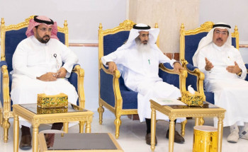 أمين عسير يجتمع بالأهالي بمقر بلدية المحافظة